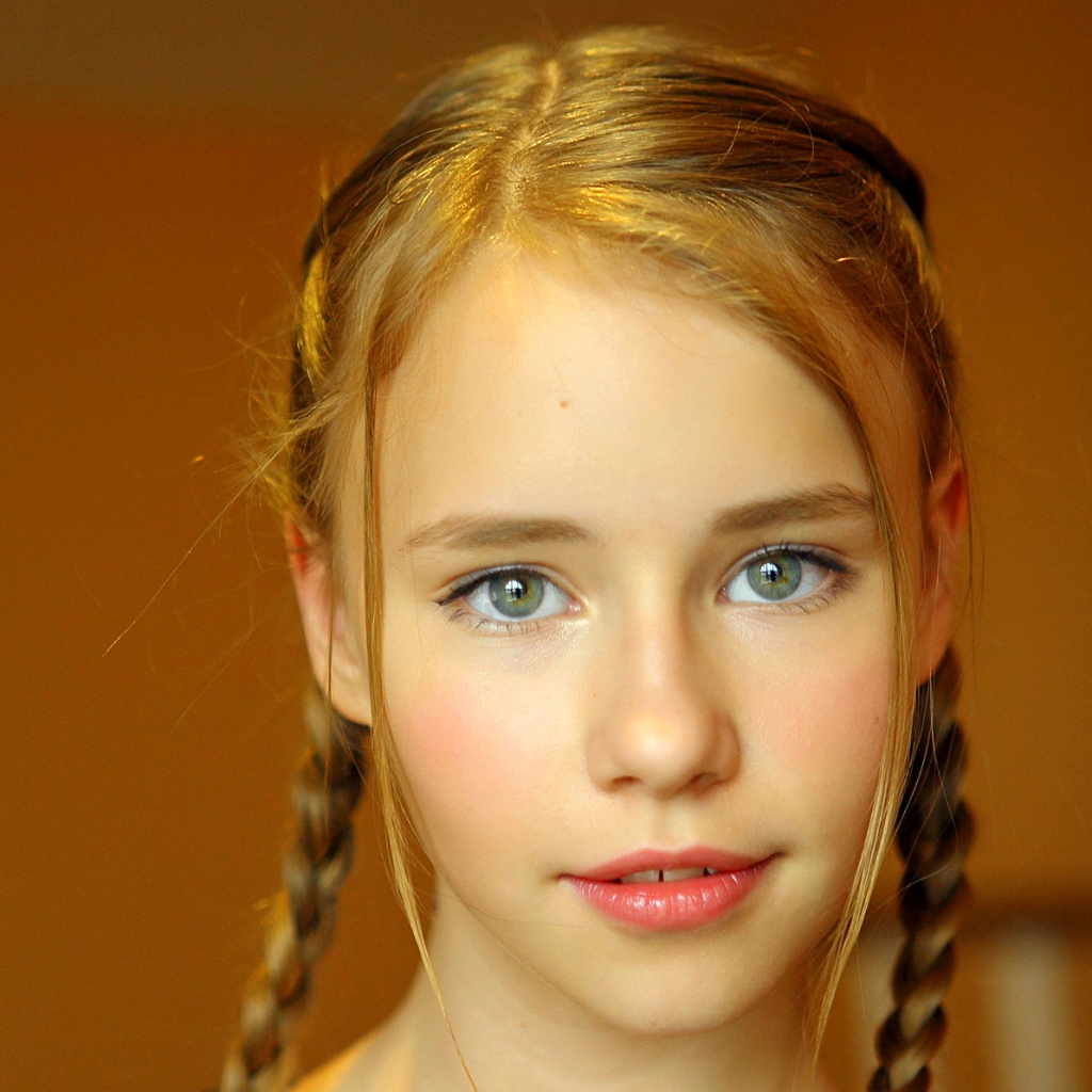 Share Cute Blonde Girl HannaF Portrait 1024 X 102